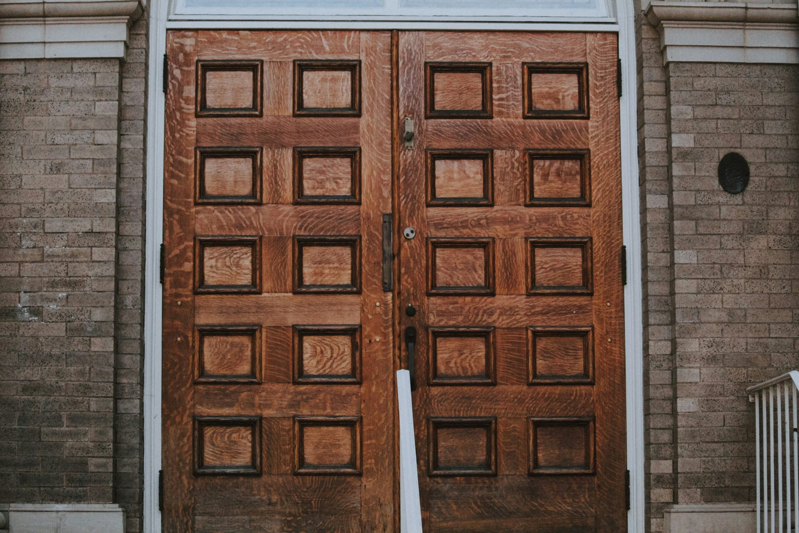 Before-and-after comparison of Jane's garage door repair costs with and without monitoring tools