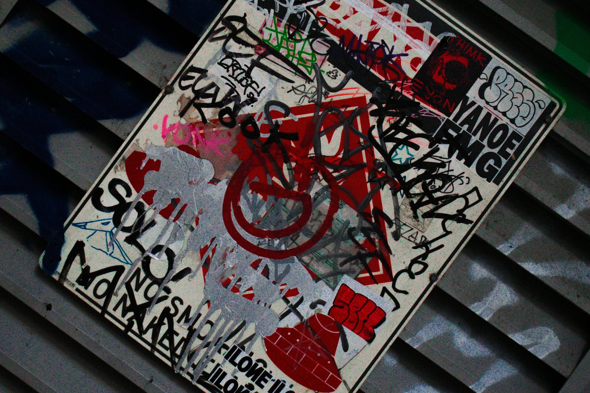 Diagram illustrating effective setup of security cameras around a home