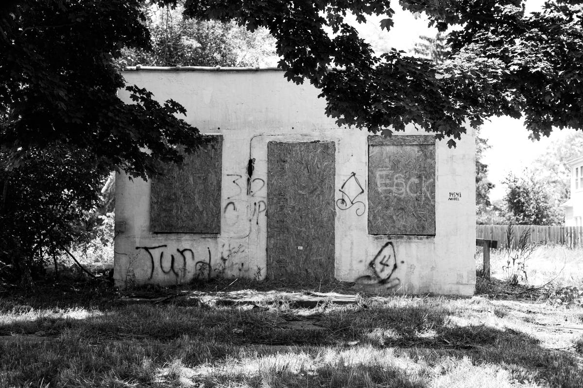 Infographic showing percentage of U.S. homeowners who believe vandalism is covered vs. those whose policies actually include it, with key exclusions highlighted