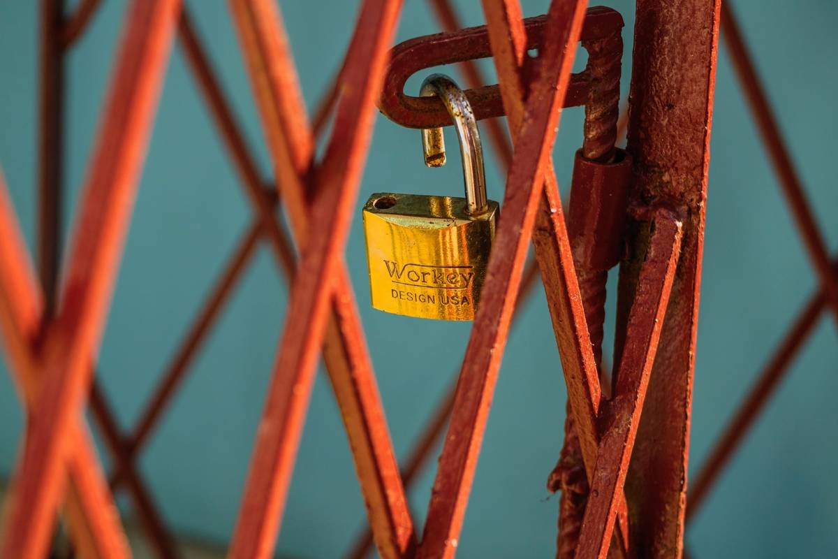 Open lock on a grill